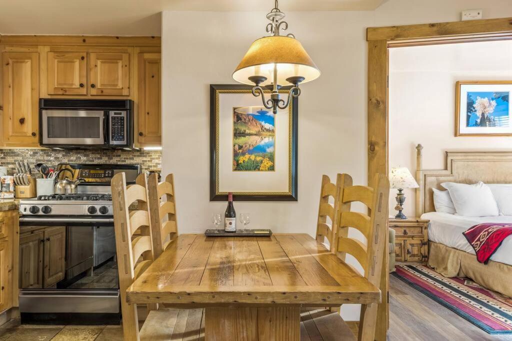Blue Collar Boutique: Affordable Adventure Aparthotel Telluride Exterior photo